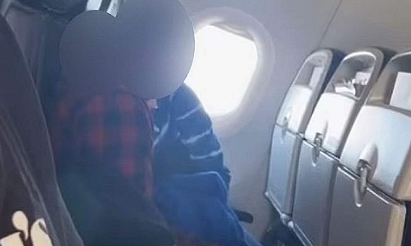 Ζευγάρι έκανε σεξ κατά τη διάρκεια πτήσης μπροστά στους επιβάτες