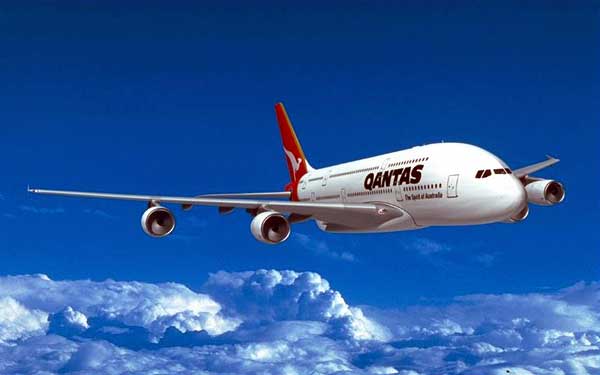 Η Qantas μειώνει πτήσεις και προσωπικό