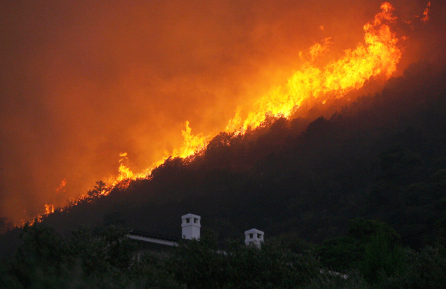 Μπαλάκι ευθυνών για την πρόσφατη πυρκαγιά στο Λαύριο