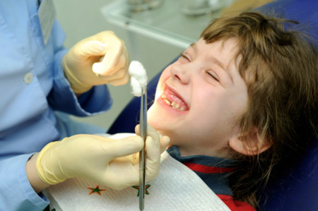 Οδοντιατρικές εξετάσεις σε μαθητές δημοτικού