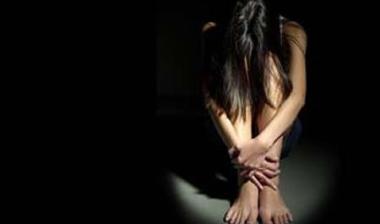 Μαστροπεία και βιασμό κατήγγειλε 19χρονη Ρουμάνα
