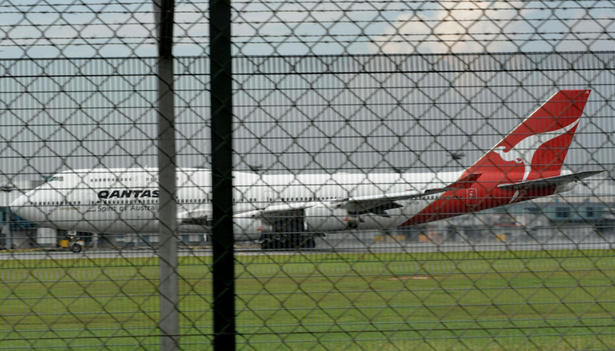 Στις φλόγες τυλίχτηκε το Boeing 747 της Qantas