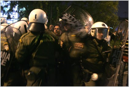 Επεισόδια μεταξύ αντιεξουσιαστών-ΜΑΤ στο Ηράκλειο