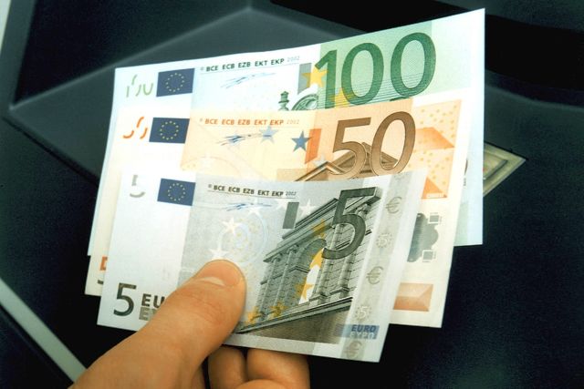 Έβγαλε 40.000 ευρώ προσποιούμενος υπάλληλο υπουργείου