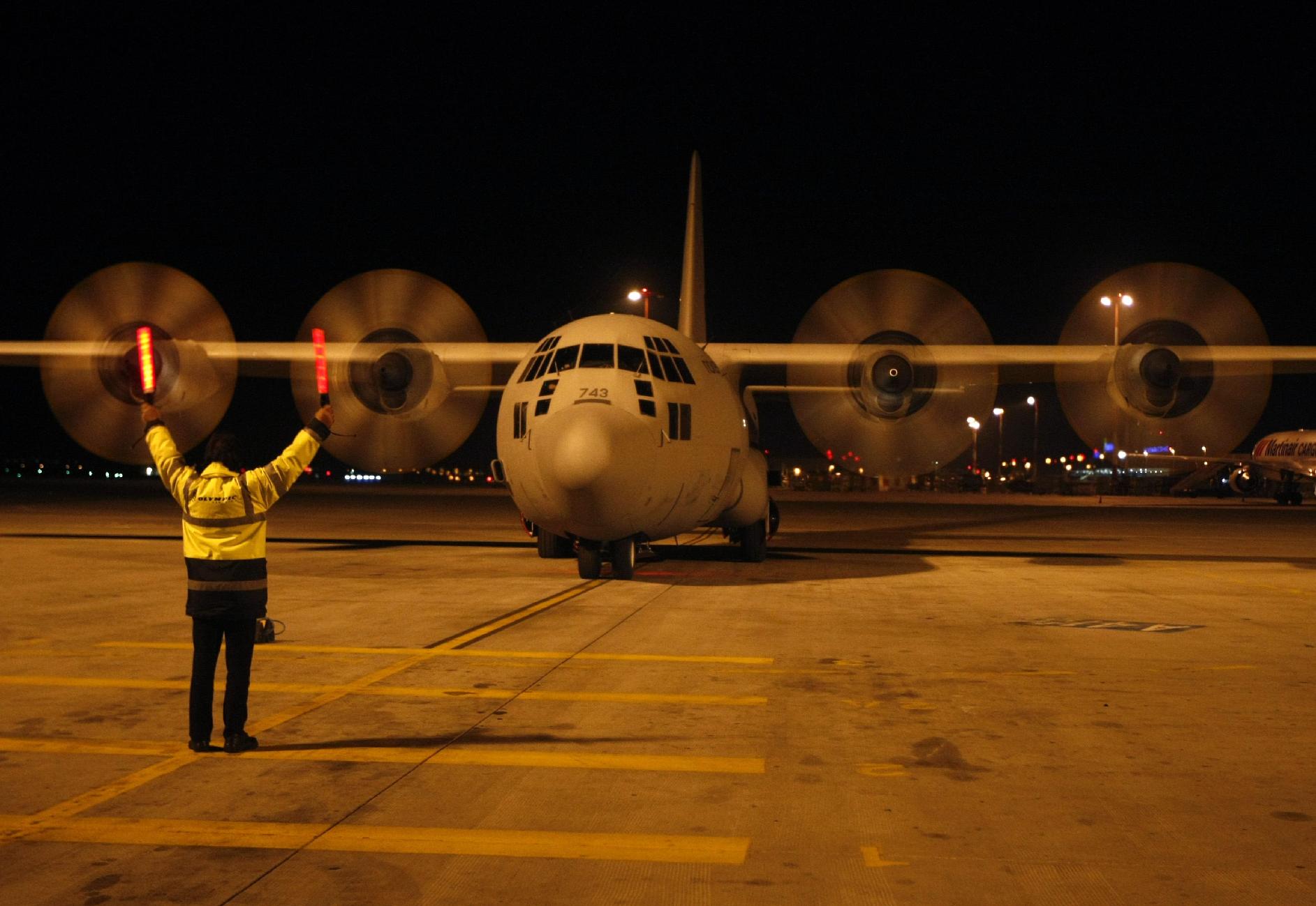 Αερομεταφορά τριών εγκύων με C-130