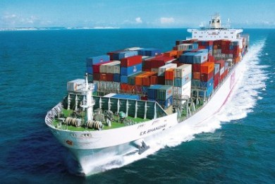 Μείωση των εκπομπών διοξειδίου του θείου στη ναυτιλία προτείνει η Ε.Ε.