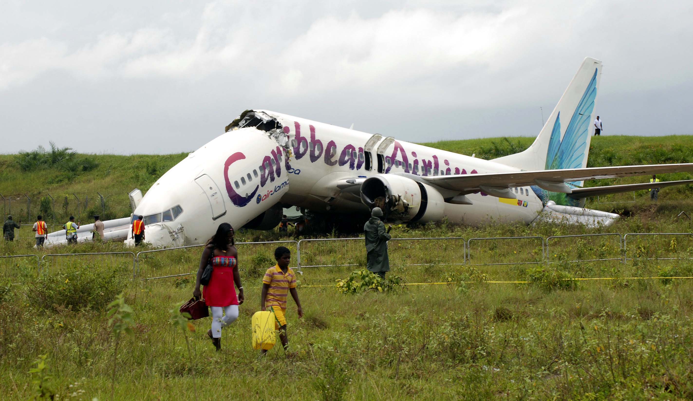 Αεροσκάφος κόπηκε στα δυο στη Γουιάνα