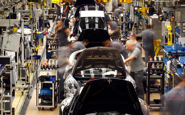 Ο Τζο Μπάιντεν θέλει να λύσει τα προβλήματα των αμερικανικών αυτοκινητοβιομηχανιών