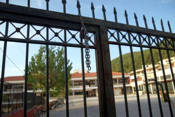 Τέσσερα σχολεία στην Κρήτη δεν έκαναν αγιασμό