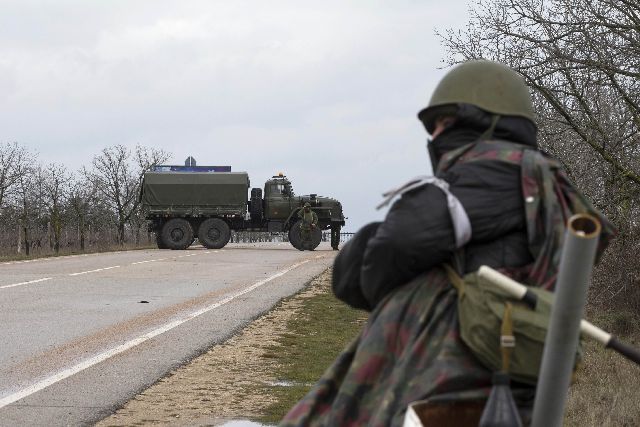 Ρωσική στρατιωτική αυτοκινητοπομπή κατευθύνεται σε βάση στη Συμφερόπολη