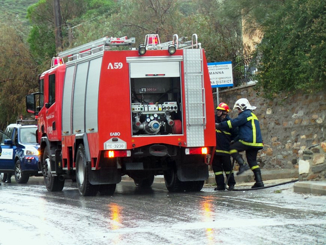 Έπεσε κεραυνός σε μετασχηματιστή της ΔΕΗ