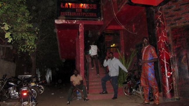 «Αστακός» το Μπαμακό μετά την αιματηρή επίθεση σε εστιατόριο