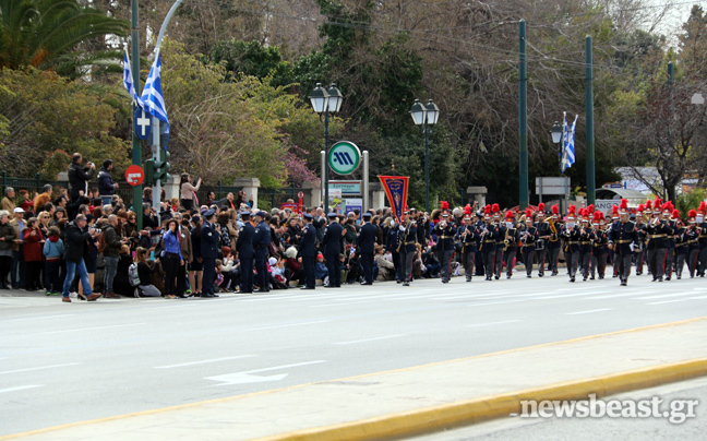 Ξεκίνησε η μαθητική παρέλαση στην Αθήνα