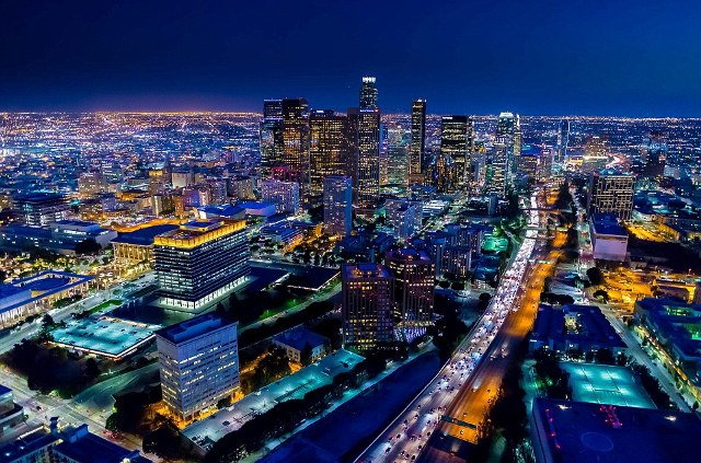 Πώς φαίνεται το Λος Άντζελες τη νύχτα από ψηλά