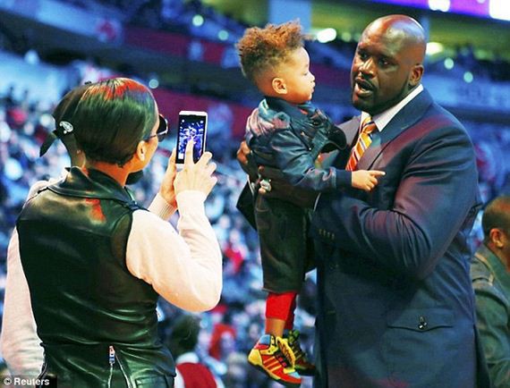24-Shaq-Holding-Things 24-Shaq-Holding-Things