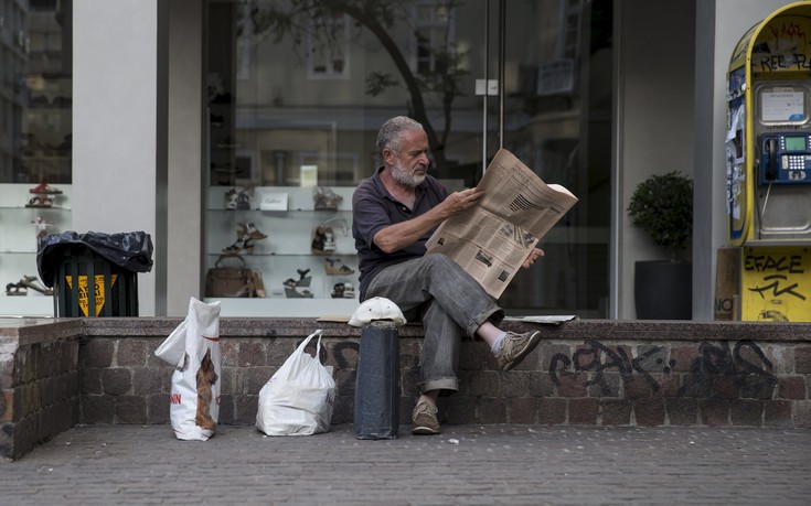 Zeit: Στην Ελλάδα οι άνθρωποι «απλά επιβιώνουν»