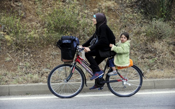 Μετανάστες διασχίζουν την Ευρώπη με&#8230; ποδήλατα!