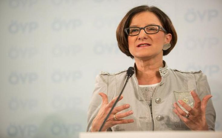Αυστριακή υπουργός Εσωτερικών: Παράλογη η κριτική στην προσφυγική πολιτική μας