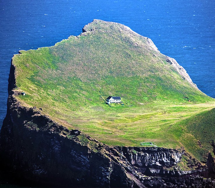Το πιο απομονωμένο σπίτι πάνω σε νησί