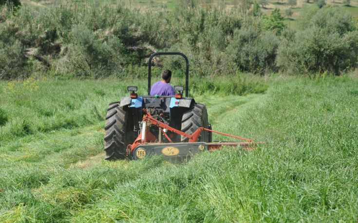 Τραγωδία στην Εύβοια, αγρότης έπεσε από το τρακτέρ και ξεψύχησε στο χωράφι του