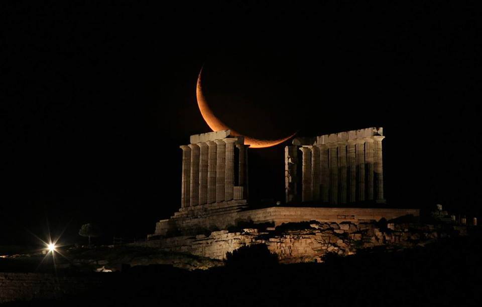 Φαντασμαγορικό ελληνικό φεγγάρι