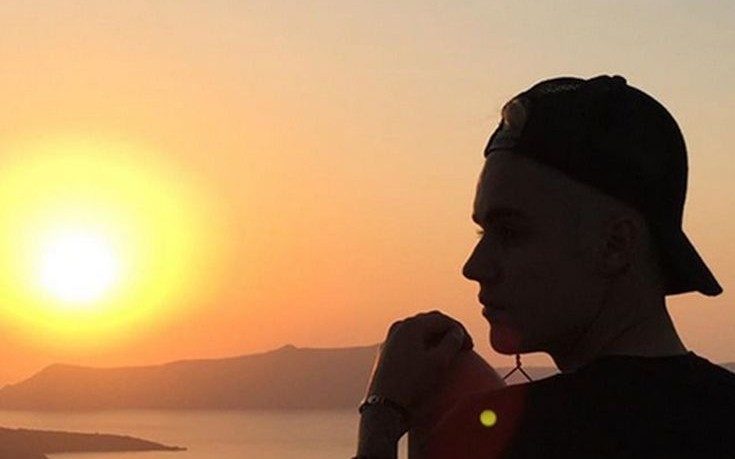 Ο Justin Bieber στη Σαντορίνη (photos)