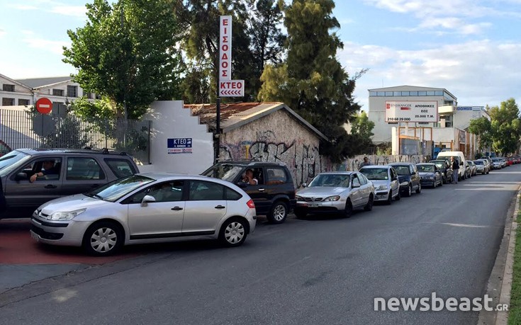 Ουρές στα ΚΤΕΟ την τελευταία στιγμή (pics)