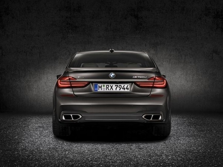 P90208693_lowRes_bmw-m760li-xdrive-ex