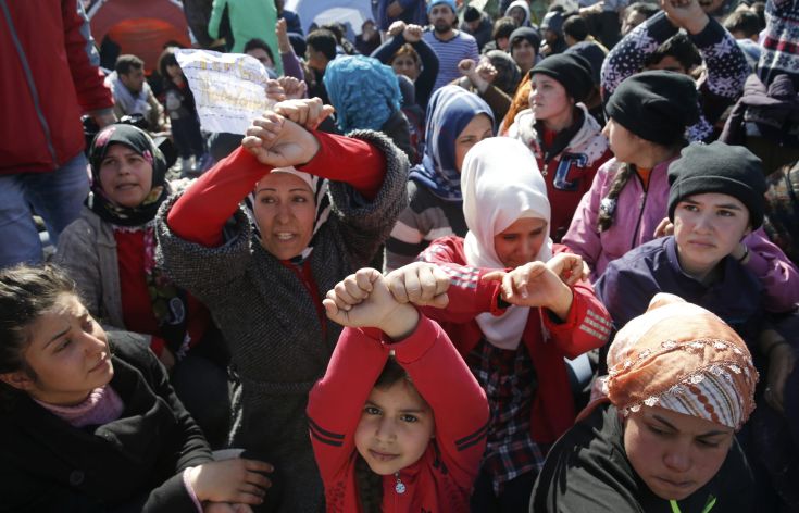 Έκκληση προσφύγων στην Ειδομένη: Μέρκελ, βοήθησέ μας