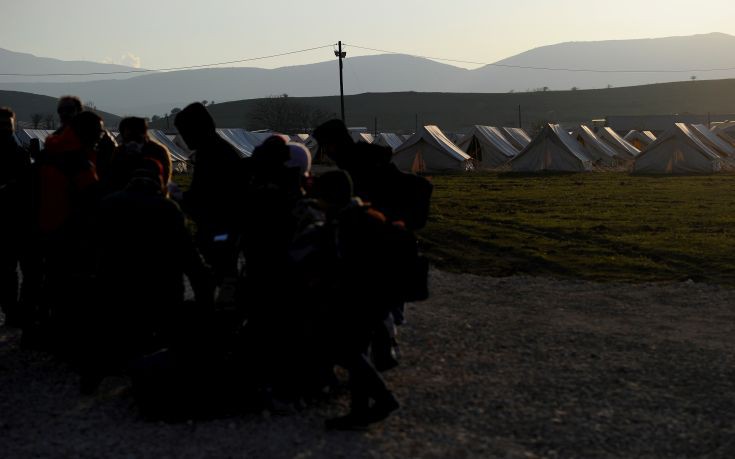 Αρνούνται να κατέβουν από τα λεωφορεία οι πρόσφυγες στον Κατσικά Ιωαννίνων