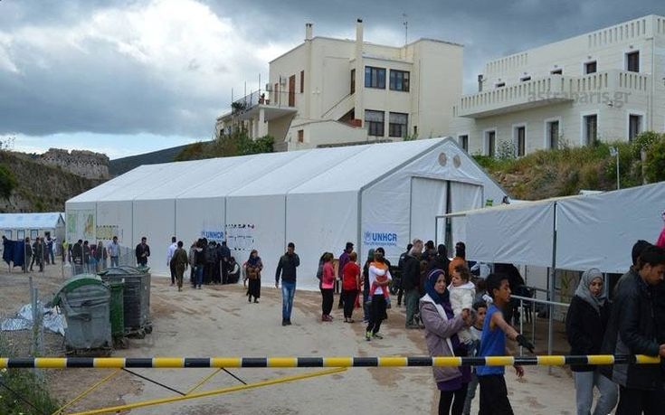 Στο μισό μειώθηκαν οι ροές προσφύγων και μεταναστών στην Ελλάδα