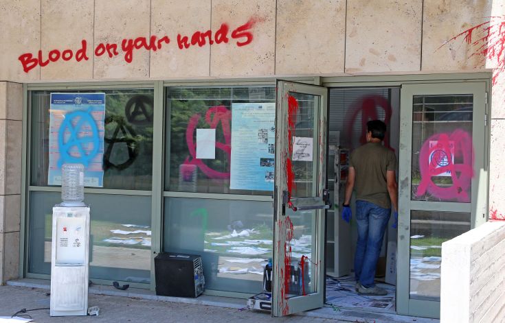 Τα έκτροπα των «αλληλέγγυων» στη Θεσσαλονίκη καταγγέλλει η ΝΔ