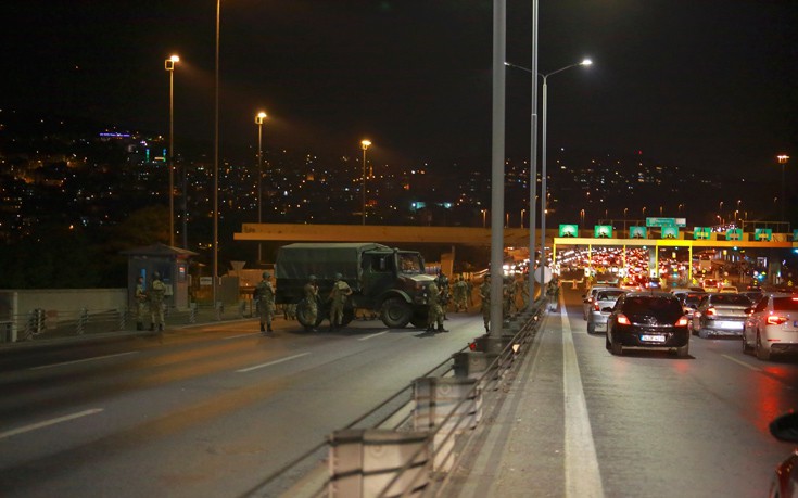 Τουρκία: Είκοσι δύο απόστρατοι στρατιωτικοί καταδικάστηκαν σε ισόβια για το πραξικόπημα του 2016