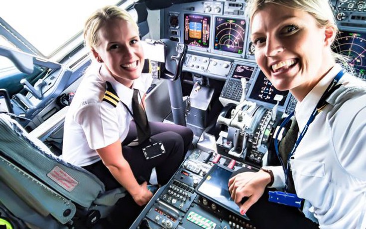 Η ξανθιά πιλότος που σαρώνει στο Instagram