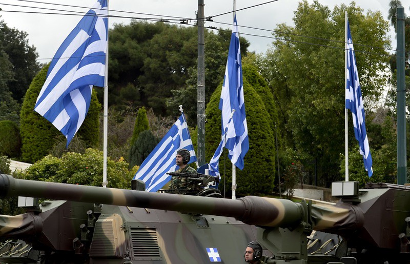 Ποιοι δρόμοι κλείνουν σε Αθήνα και Πειραιά για τις παρελάσεις