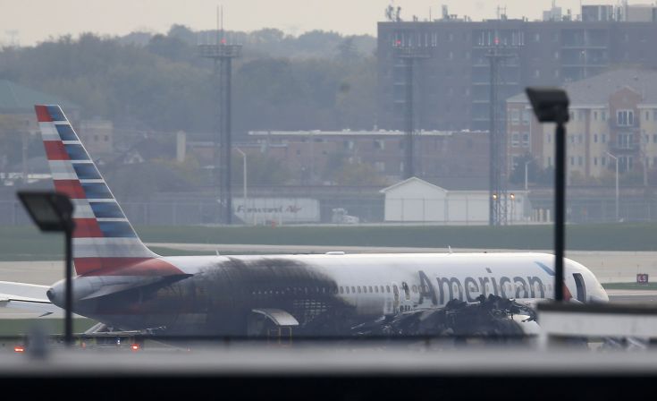 Αεροπλάνο έπιασε φωτιά σε αεροδρόμιο του Σικάγο