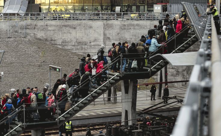 Την επανέναρξη μεταφοράς προσφύγων προς την Ελλάδα προτείνει η Ε.Ε.