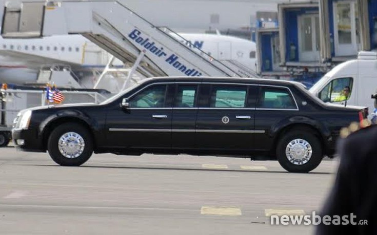 Το «Beast» του Ομπάμα στο αεροδρόμιο περιμένει τον Πρόεδρο