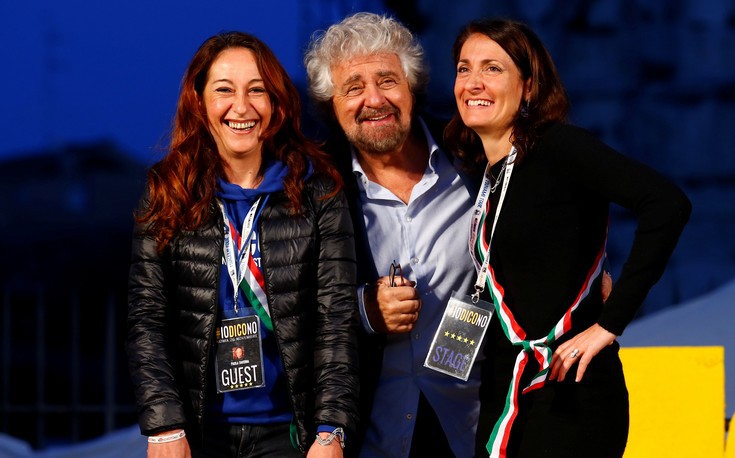 Ο Μπέπε Γκρίλο σαρώνει και ράβει κοστούμι μετά το «όχι» στο ιταλικό δημοψήφισμα
