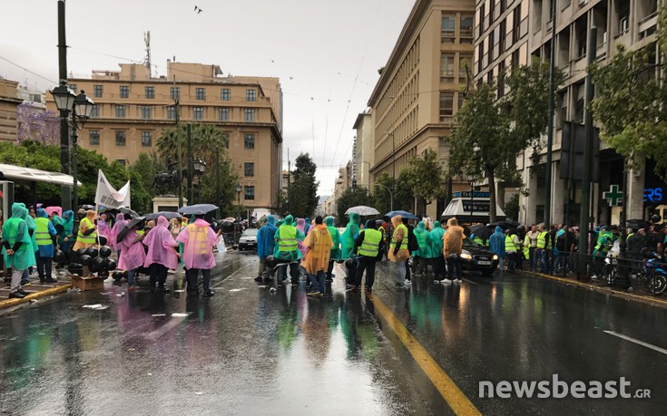Υπό βροχή η κινητοποίηση των σωμάτων ασφαλείας στην Αθήνα