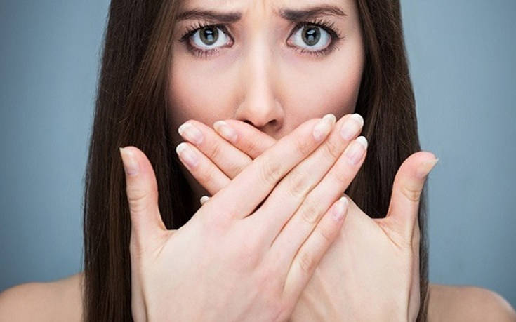 Φυσικές λύσεις για να καταπολεμήσεις την κακοσμία στόματος