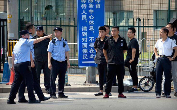 Άνδρας πυροδότησε εκρηκτικά έξω από την αμερικάνικη πρεσβεία στο Πεκίνο