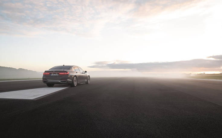 Η νέα Σειρά 7 της BMW πηγαίνει… πάνω από τα σύννεφα