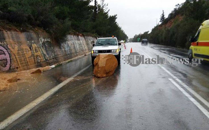Πτώση μεγάλου βράχου στην εθνική οδό Χανίων &#8211; Ρεθύμνου