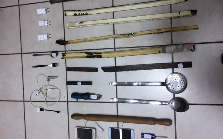 Ντου αστυνομικών σε κελιά του Κορυδαλλού, βρέθηκαν ρόπαλα και μαχαίρια