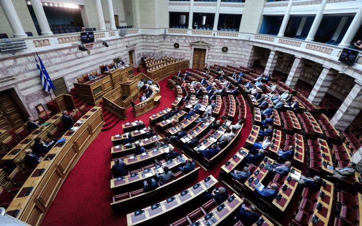 Βουλή: Ψηφίστηκε το νομοσχέδιο του «μίνι»-ασφαλιστικού