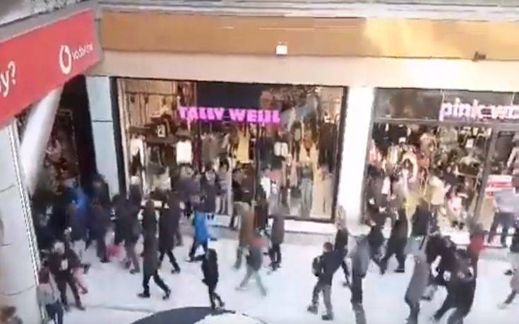 «Παρέμβαση» αντιεξουσιαστών στο Mall κατά Χρυσοχοΐδη και υπέρ των  καταλήψεων