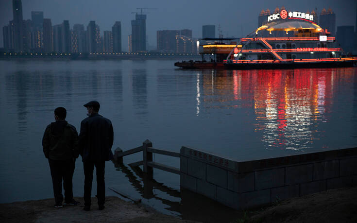Wall Street Journal: Η Κίνα αρνείται να δώσει στον ΠΟΥ στοιχεία για τα πρώτα κορονοϊού