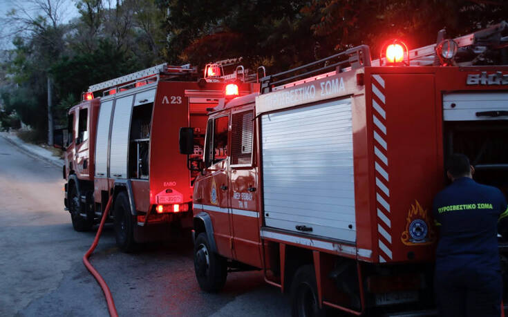 Στις φλόγες τυλίχθηκε μονοκατοικία στο κέντρο της Θεσσαλονίκης – Συναγερμός στην Πυροσβεστική