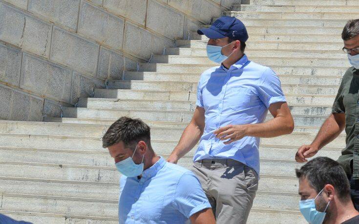 Μαγκουάιρ: «Κλώτσησε αστυνομικό και φώναζε f@@ Greece»
